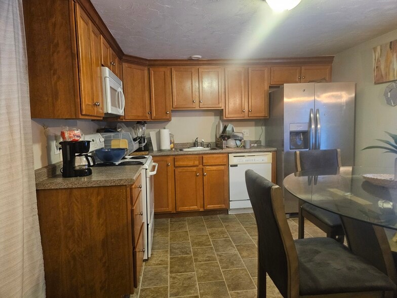 Building Photo - 289 Elmwood St