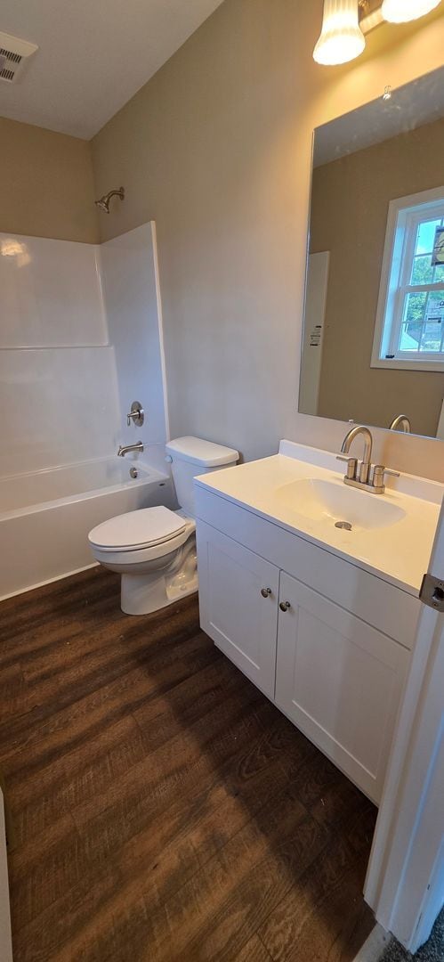 Building Photo - Brand New House Close to the Bay!