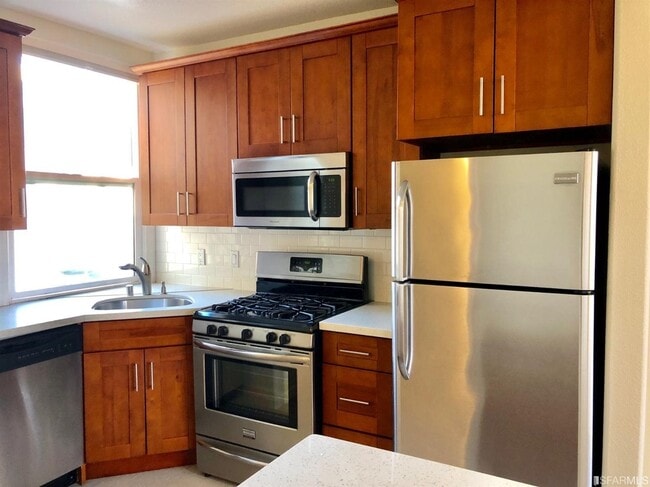 Building Photo - 744 Clementina St