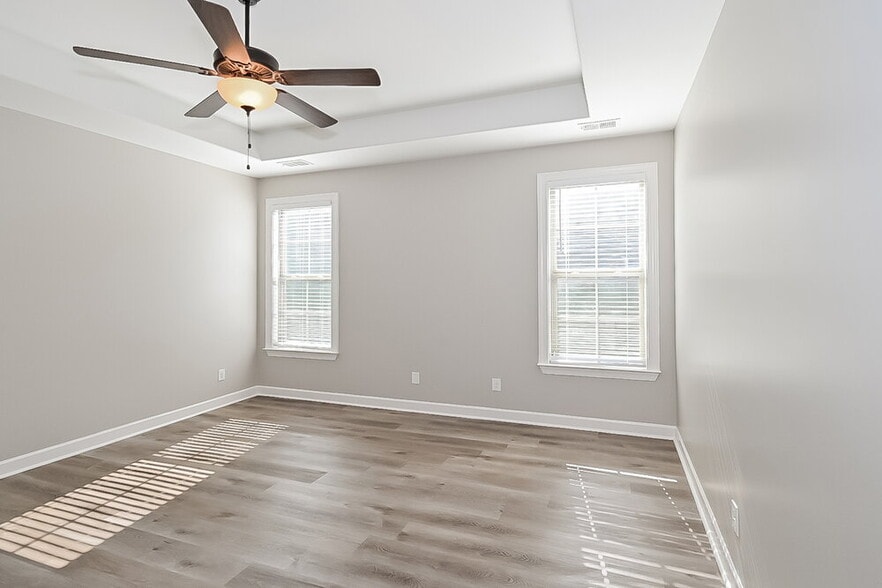 Building Photo - 40 Donna Lyn Dr