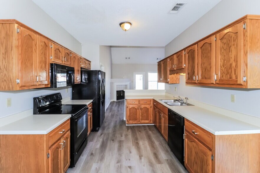 Building Photo - 8692 Overcup Oaks Dr