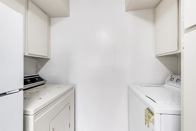 Building Photo - 6633 W Airport Blvd