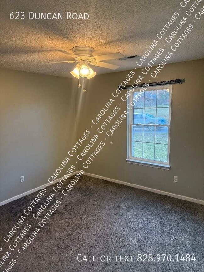 Building Photo - 623 Duncan Rd