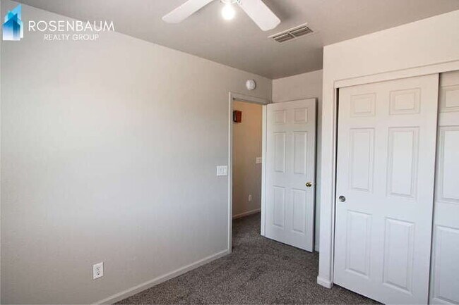 Building Photo - Beautiful 3-beds, 2.5-baths home nestled in Surprise!