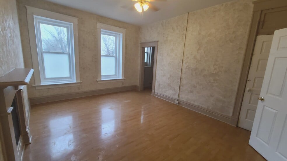 Bedroom - 2015 Bryan Ave