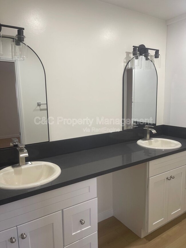 Building Photo - 2061 S Magnolia Ave