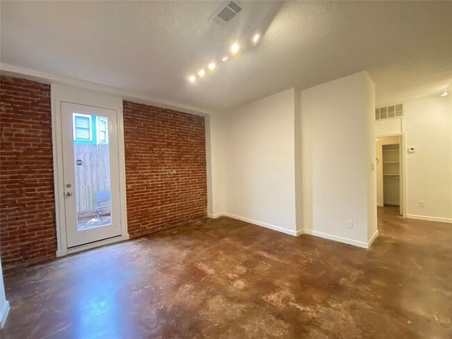 Building Photo - 1112 Lawrence St