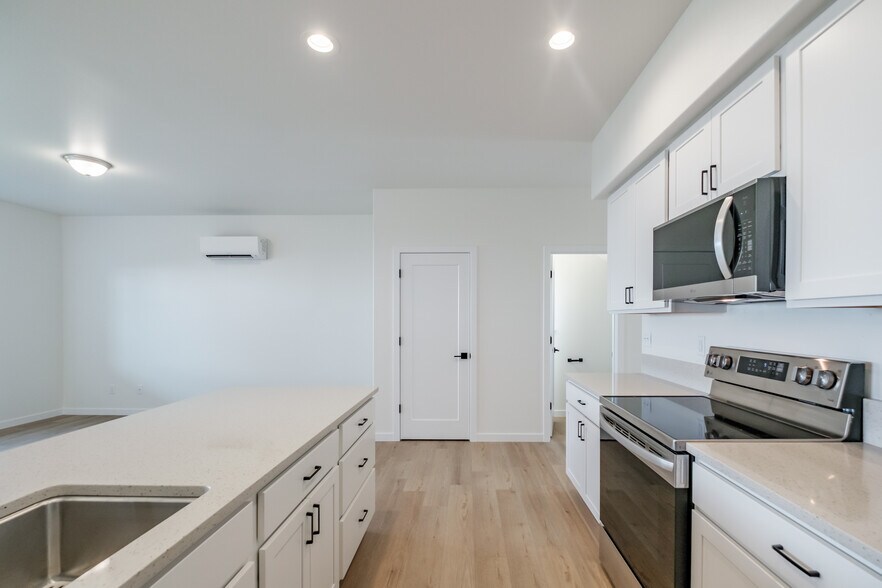 Building Photo - 400 Wagon Wheel Dr
