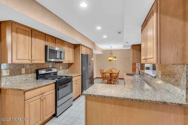 Building Photo - 9 Cherry Hill Ln