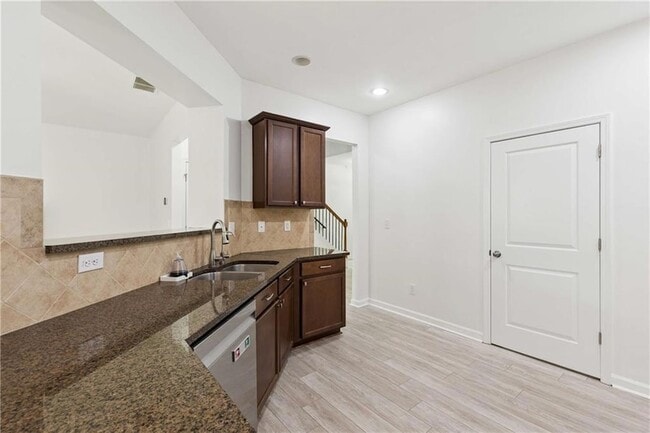 Building Photo - 3377 Vintage Cir SE