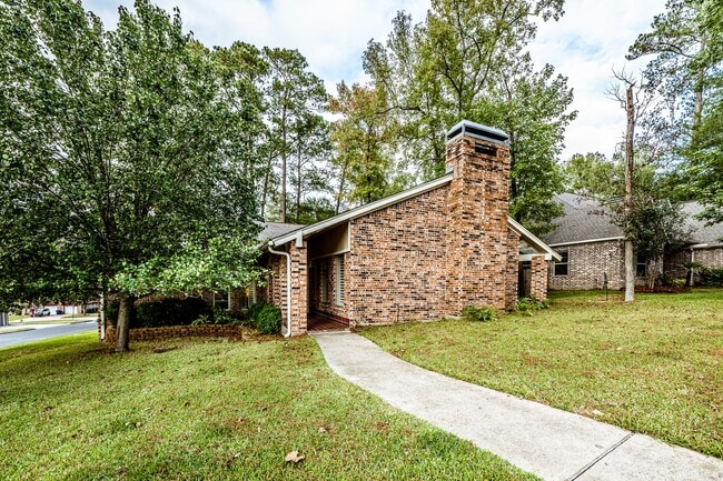 Building Photo - 422 River Oaks Dr