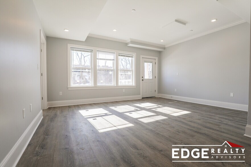 Building Photo - 120 Kenrick St