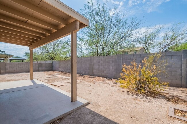 Building Photo - Spacious 3-Bed Tucson Rental with Garage &...