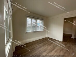 Building Photo - 929 1/2 Hoover Avenue-