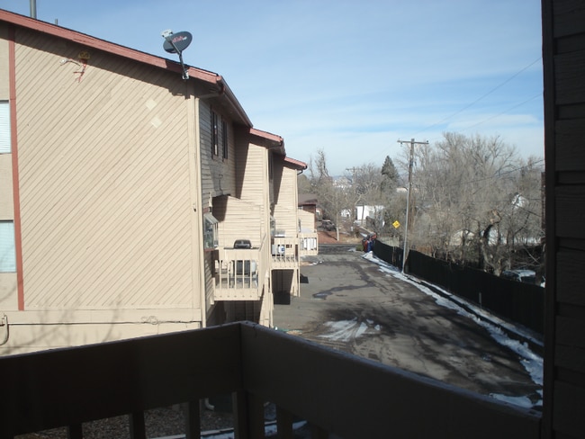 Building Photo - 32 E Old Broadmoor Rd