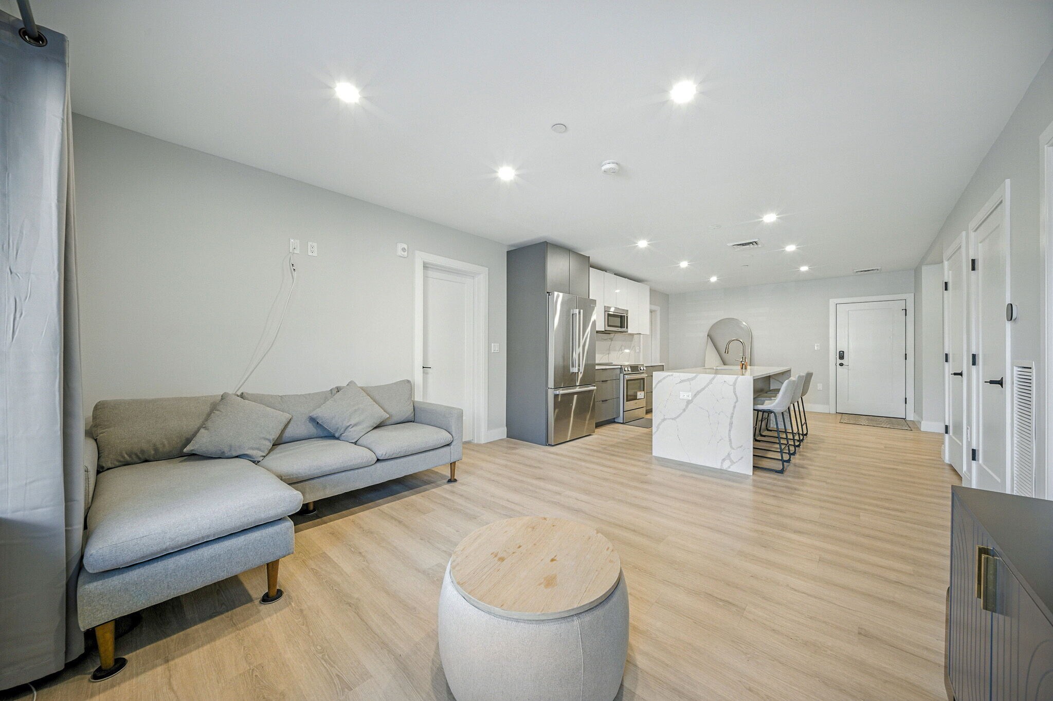 Building Photo - 25 2nd St