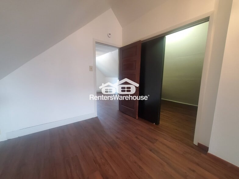 Building Photo - 1607 S 73rd St