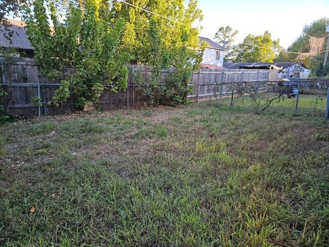 Building Photo - 805 Lexington Rd