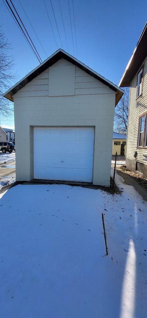 Building Photo - 3 bedroom 1 bath House for rent