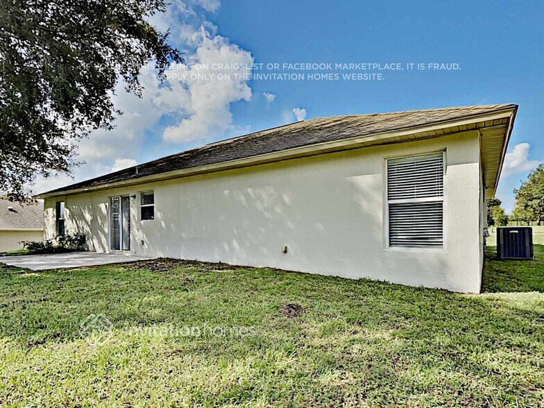 Building Photo - 1047 Lakeview Oaks Dr