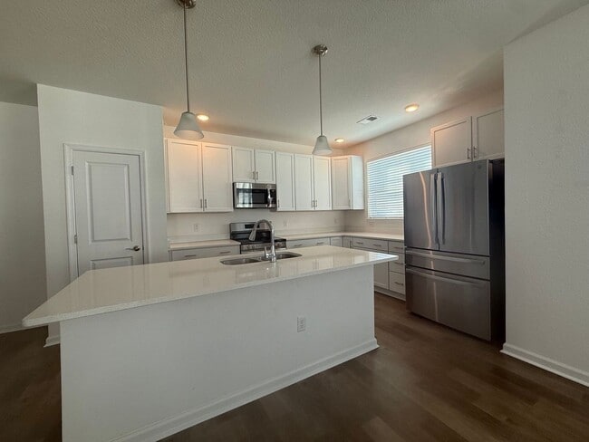 Building Photo - Top-Floor Corner Condo in Virginia Beach