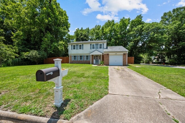 Building Photo - 4399 Hialeah Dr