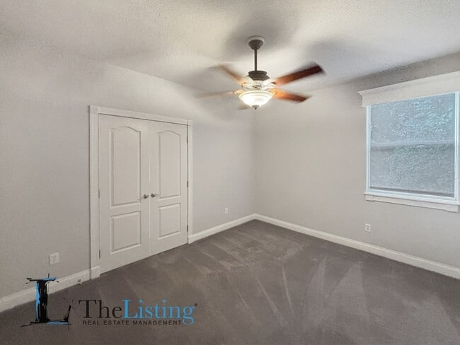 Building Photo - 827 Meridale Ave