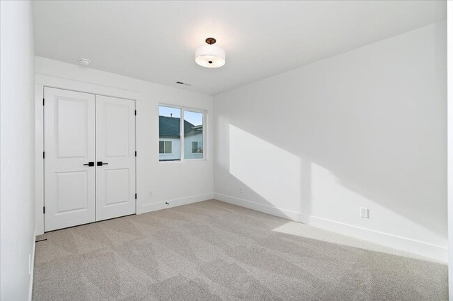 Building Photo - Brand New 3 Bed 2.5 Bath Townhouse With Many Amenities