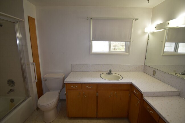 Building Photo - 34885 Lake Creek Dr