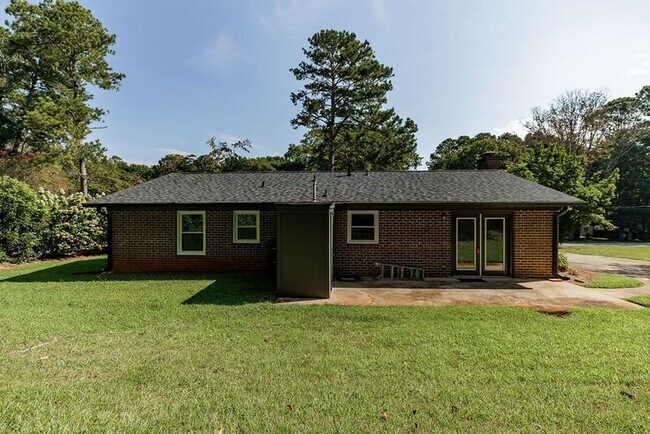 Building Photo - 147 VFW Dr