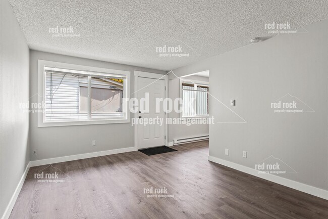 Building Photo - 2424 E Diamond Ave