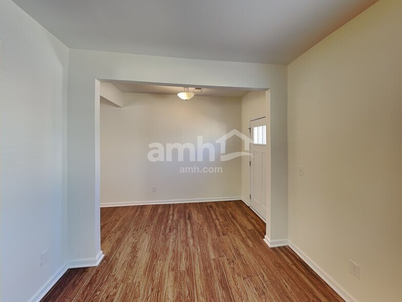 Building Photo - 5034 Twin River Dr