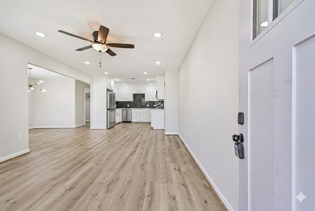 Building Photo - 611 Munger St