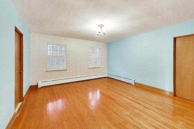 Building Photo - 545 Thatcher Ave