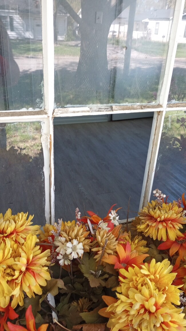 Building Photo - 1504 Edgewood-