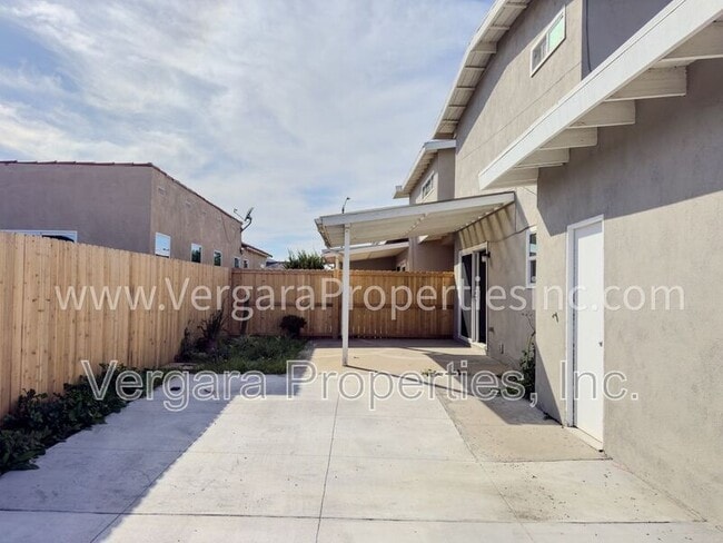 Building Photo - 18012 Manhattan Pl