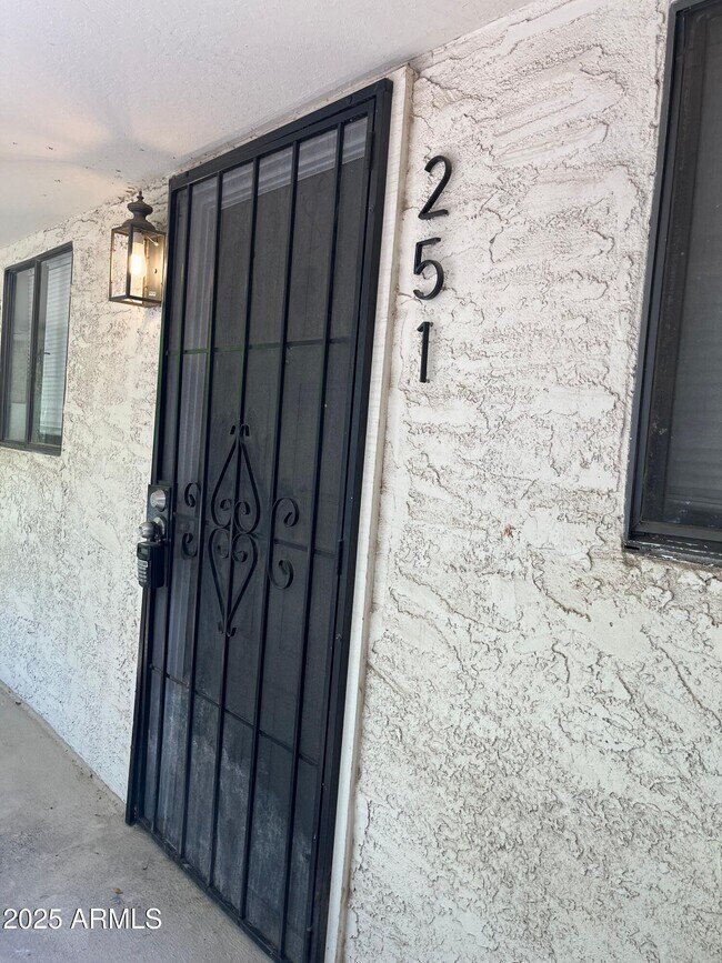 Building Photo - 3119 W Cochise Dr