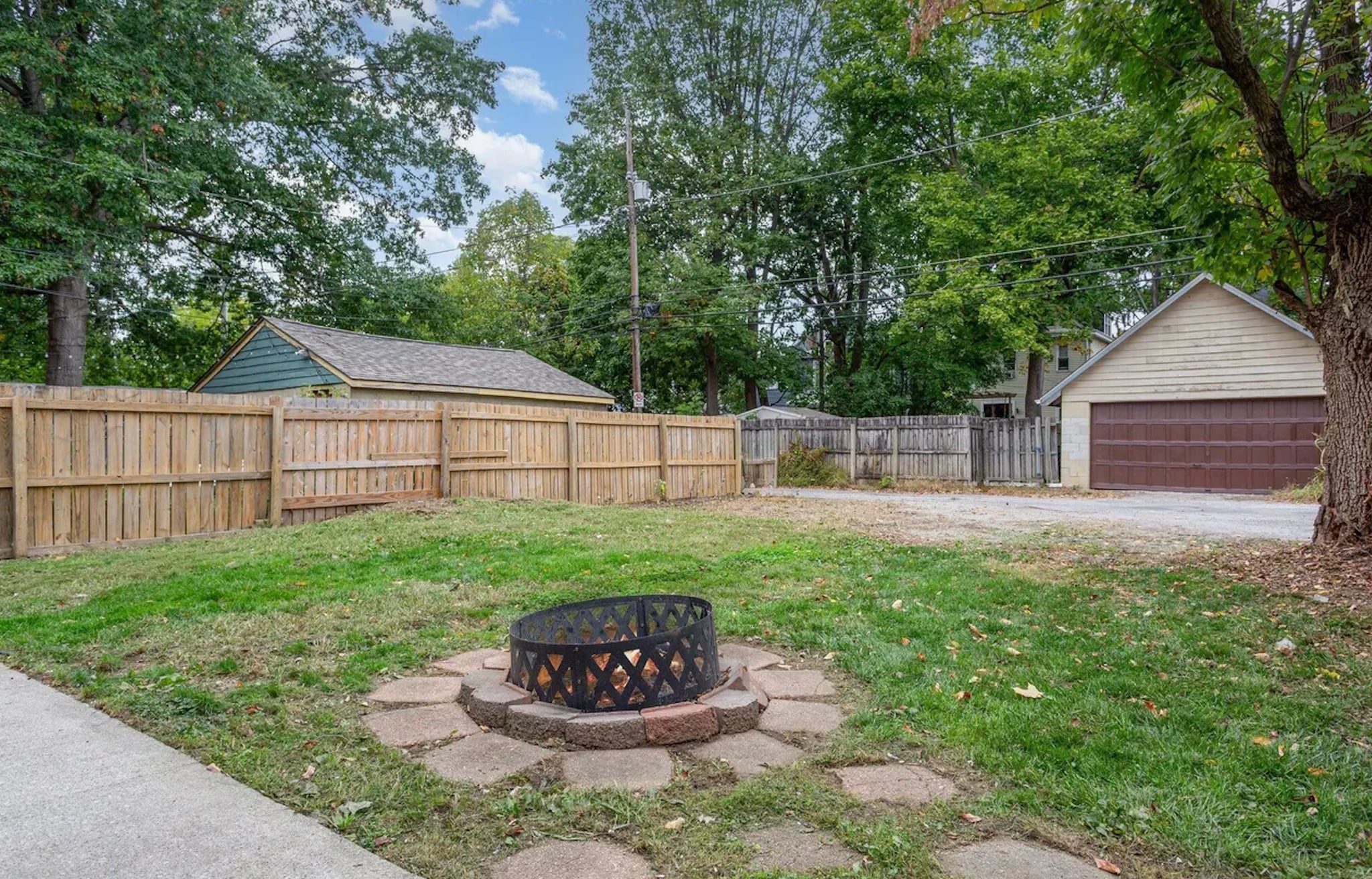 Building Photo - 328 Wyandotte Ave