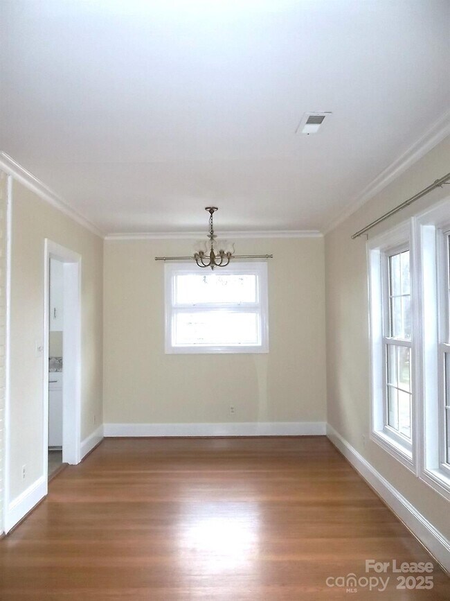 Building Photo - 5511 Wedgewood Dr