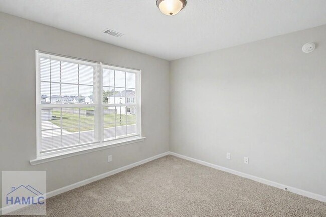 Building Photo - 18 Sunflower Cir NE