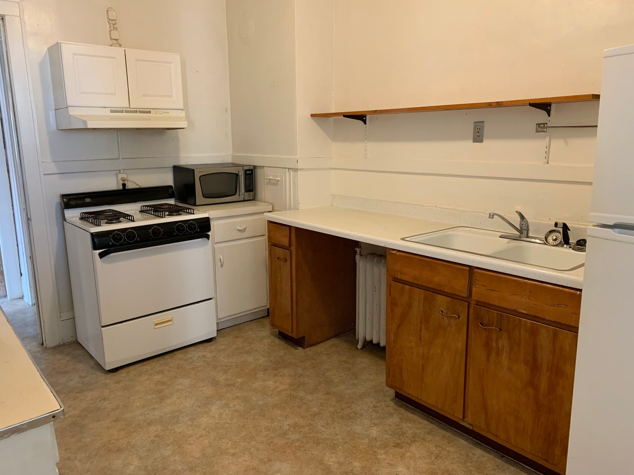 Kitchen - 2910 James Ave S
