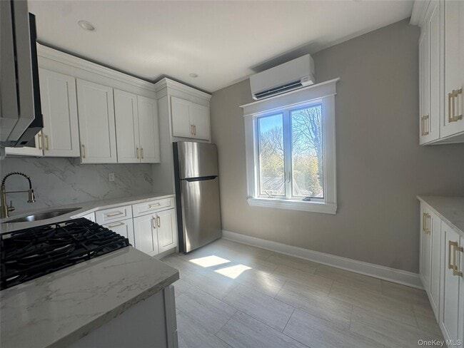 Building Photo - 55 Sea Cliff Ave