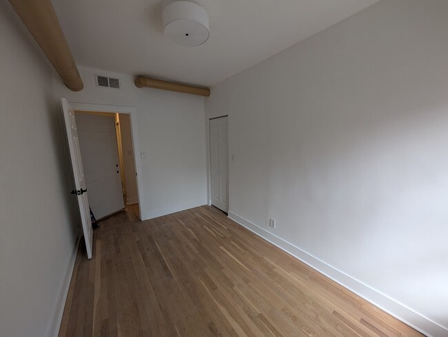 Building Photo - 1522 W Ardmore Ave