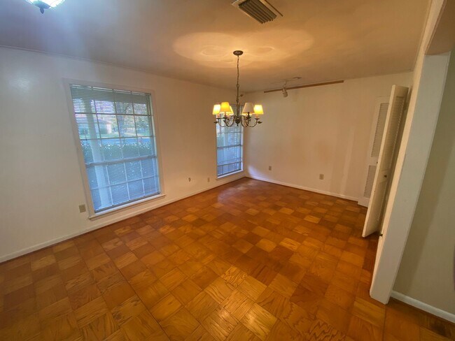 Building Photo - ** Charming 3 Bedroom/2 Bath Blanchard Home **