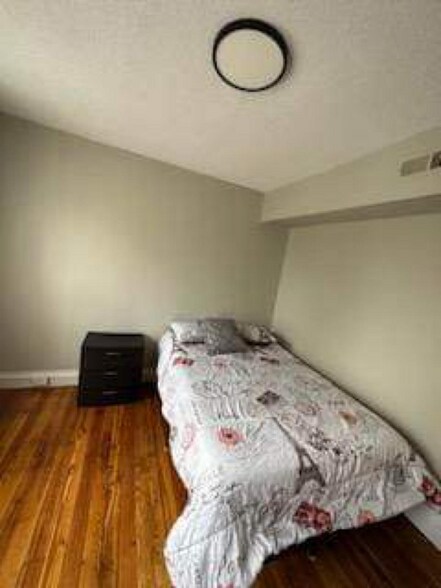 Building Photo - 35 Healey St