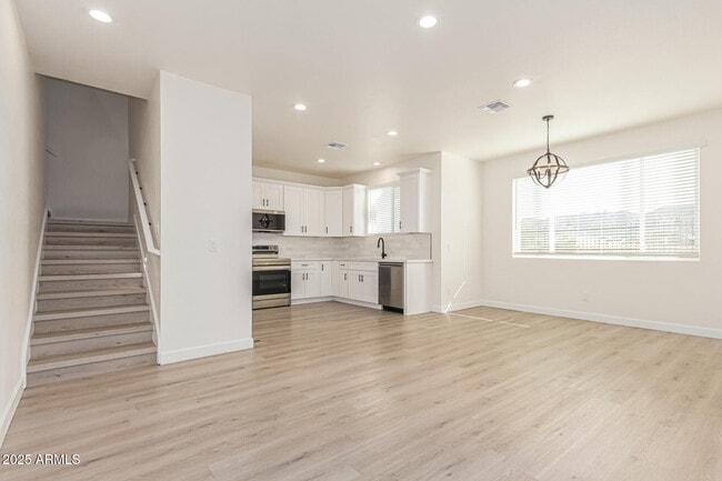 Building Photo - 133 W Latona Rd