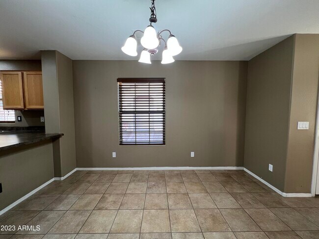 Building Photo - 2709 E Bart St