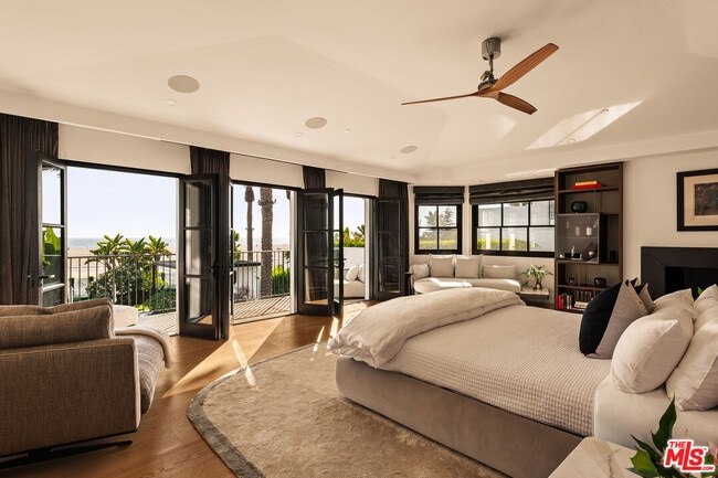 Building Photo - 972 Palisades Beach Rd