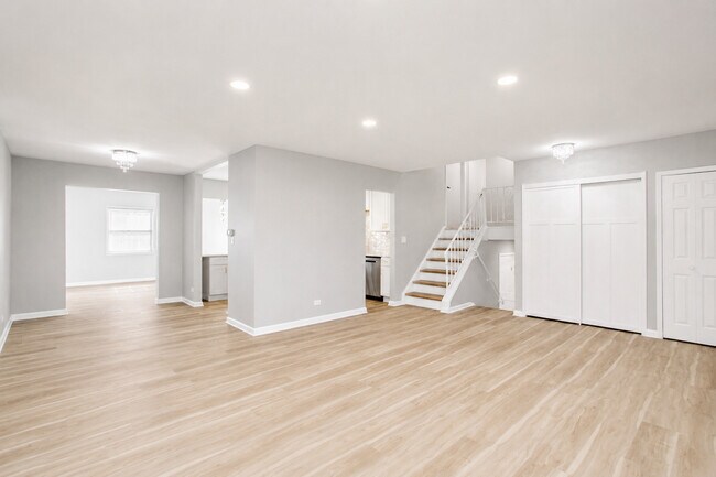 Building Photo - 7777 Ramsgate Cir S