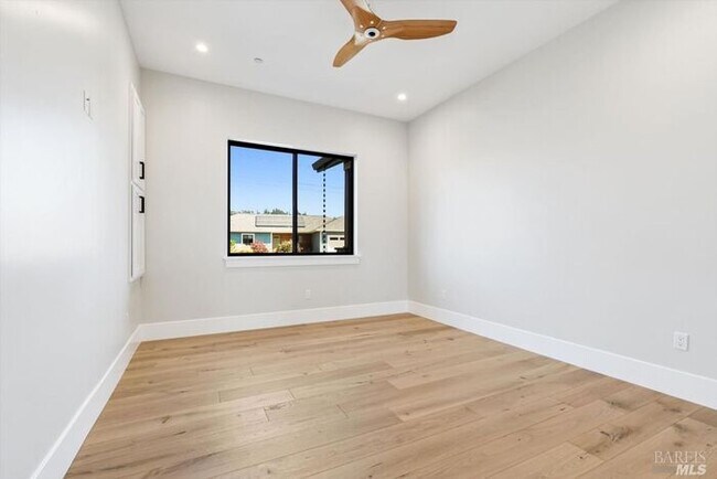 Building Photo - Beautiful 3 Bed 2.5 Bath Home in Larkfield Wikiup Neighborhood $5,000 per month!